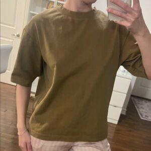 Uniqlo Men's Khaki Short Sleeve Tee